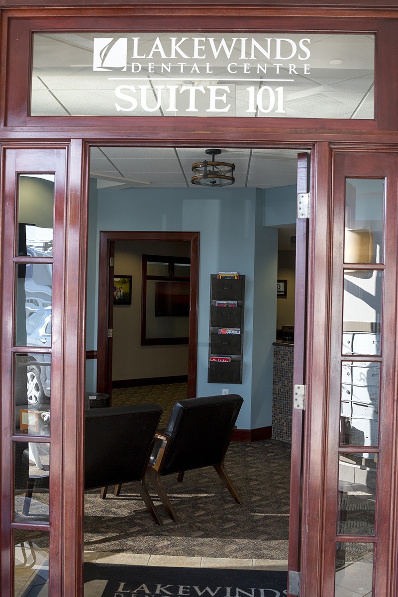 Lakewinds Dental Centre front entrance with the logo and the suite number, Suite 101