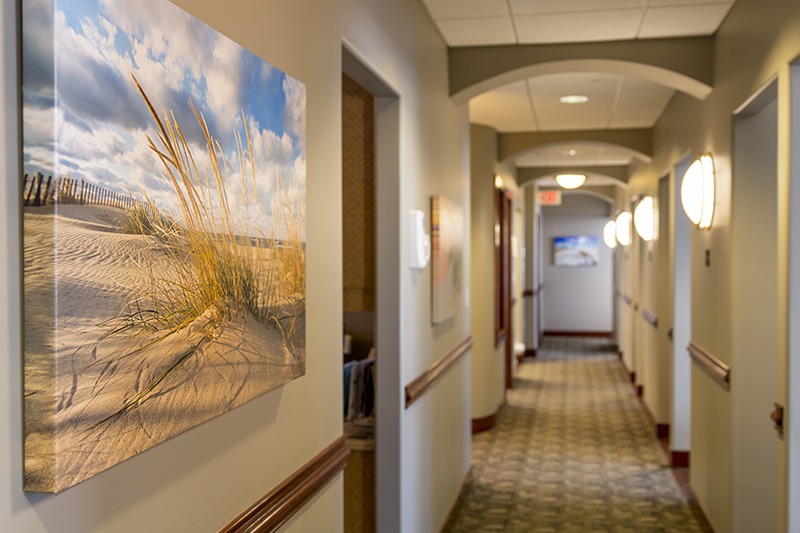 Lakewinds Dental Centre hallway with a hung photo of a beach